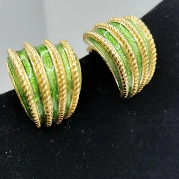 Light Green Enamel and Gold Tone Dome Hoop Clip On Earrings 1" Vintage - Picture 1 of 7